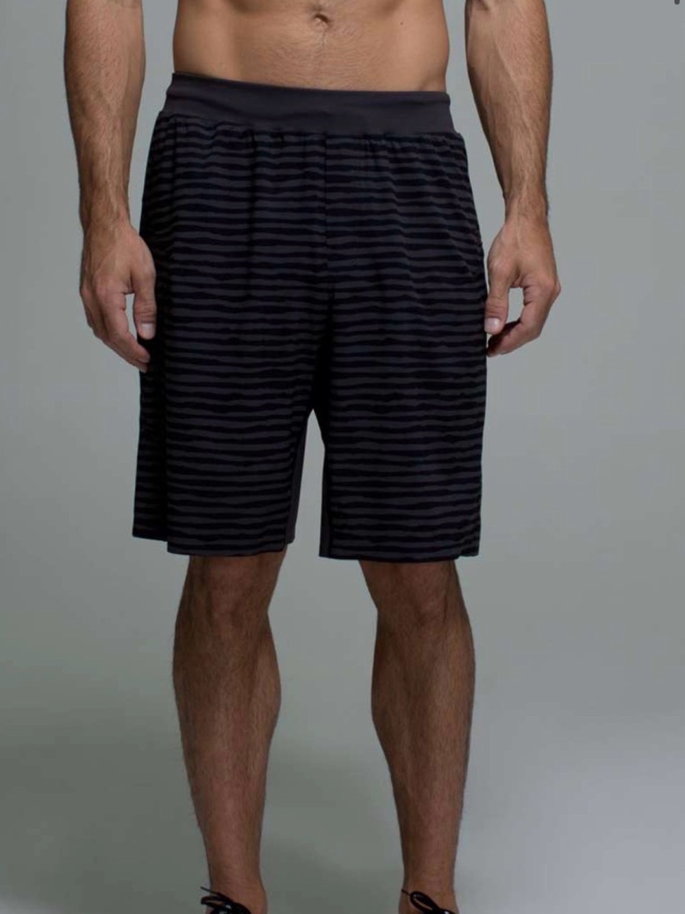 Men’s Lululemon 2014 Assert Striped Black & Gray Athletic Skirt